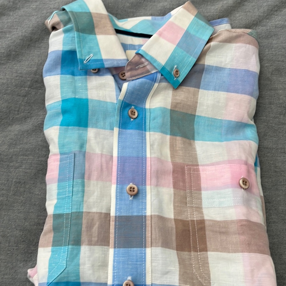 Never Worn Johnnie-O shirt sleeve linen